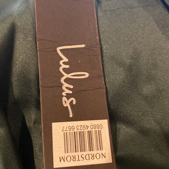 LULU’S ONE SHOULDER LACE UP MIDI DRESS  NWT - Picture 8 of 10